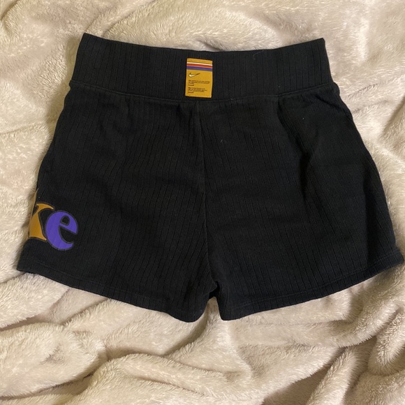 Nike lounge shorts - Picture 2 of 3